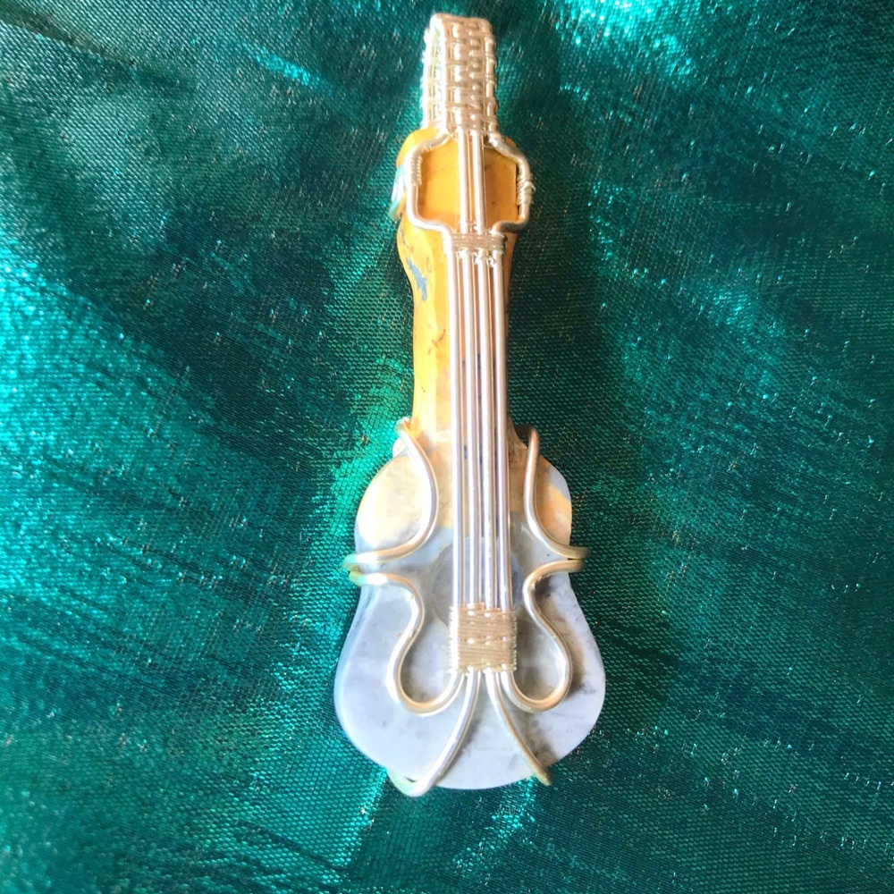 Maligano jasper guitar pendant ‼️🎸